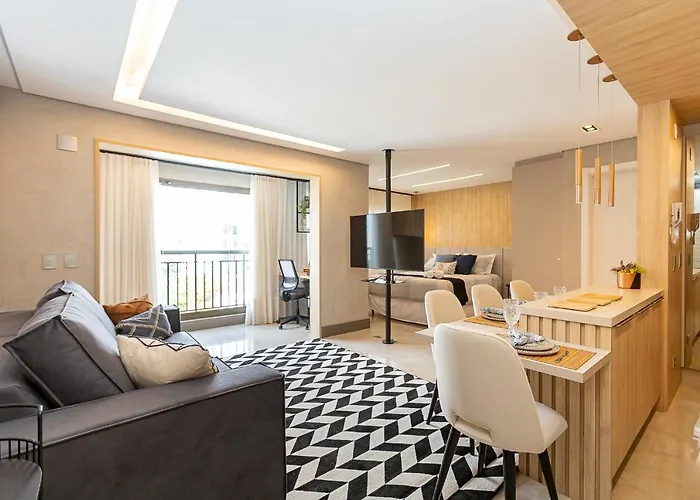 Luxuoso Apt Batel - 4 Minutos do Shopping Pátio Batel c/ Garagem, Piscina, Sauna e Academia
