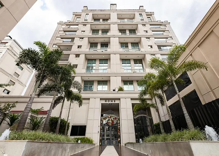 Luxuoso Apt Batel - 4 Minutos do Shopping Pátio Batel c/ Garagem, Piscina, Sauna e Academia